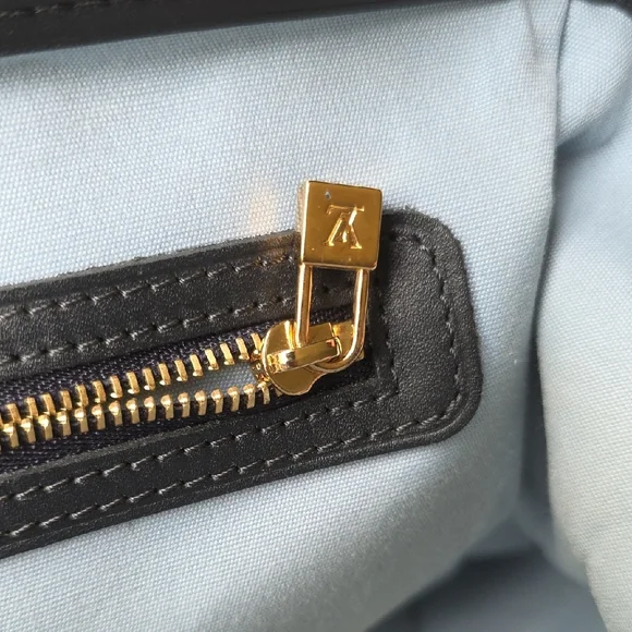 Louis Vuitton Canvas Mongram Hand Bag - Picture 12 of 14